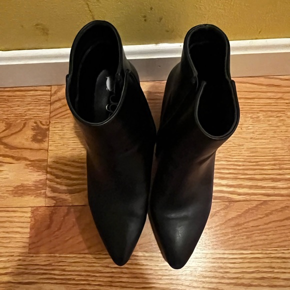 NEW size 7 Black Heeled Booties - Picture 3 of 4